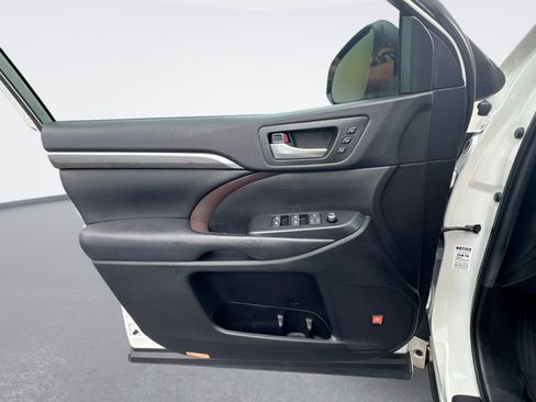 Used 2019 Toyota Highlander Limited FWD image 29