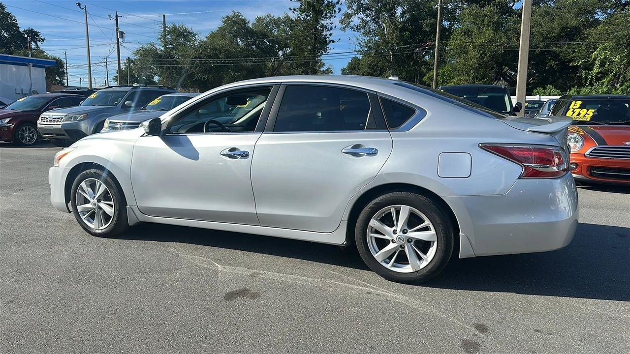 Used 2015 Nissan Altima 2.5 SV w/ Convenience Package FWD image 10