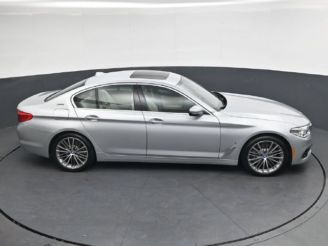 Used 2018 BMW 530e RWD image 23