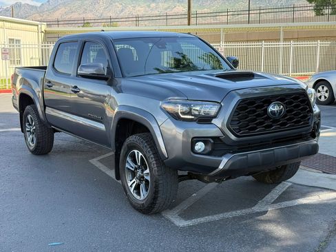 Used 2019 Toyota Tacoma TRD Sport AWD/4WD image 11