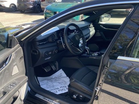 Used 2022 Maserati Quattroporte Modena image 20