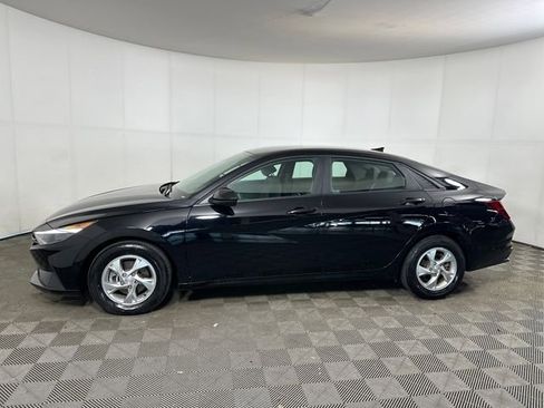 Certified 2023 Hyundai Elantra SE w/ Cargo Package FWD image 6