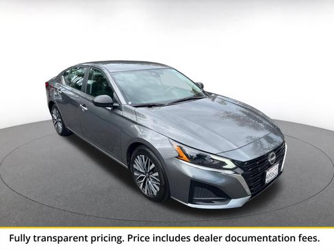 Used 2025 Nissan Altima 2.5 SV FWD image 1