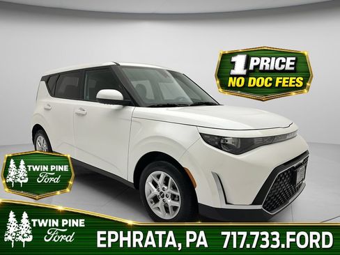 Used 2025 Kia Soul LX w/ LX Technology Package FWD image 1