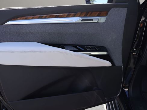 Used 2025 Cadillac Escalade Sport Platinum RWD image 9