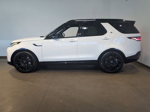 Used 2024 Land Rover Discovery Dynamic SE image 3