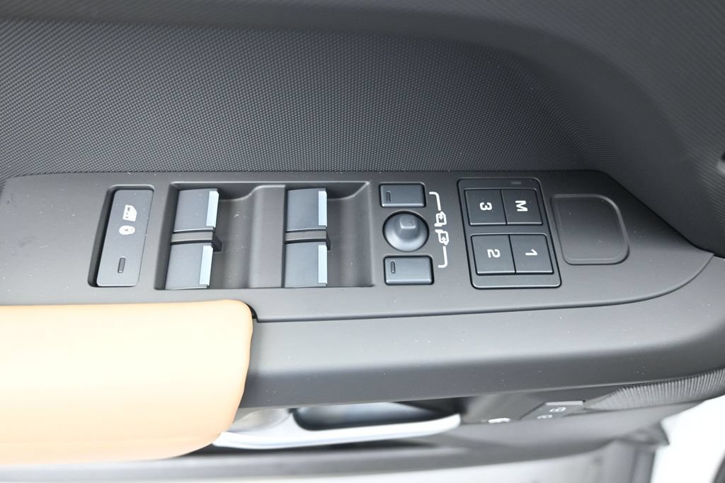 New 2026 Land Rover Defender 110 X-Dynamic SE AWD/4WD image 24