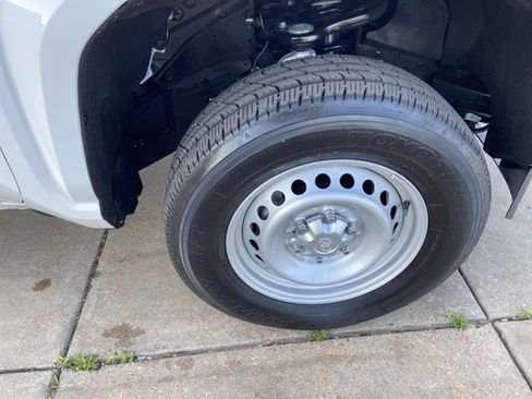 Used 2024 Toyota Tacoma SR image 33