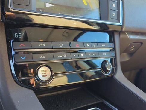 Used 2017 Jaguar F-PACE Prestige AWD/4WD image 21