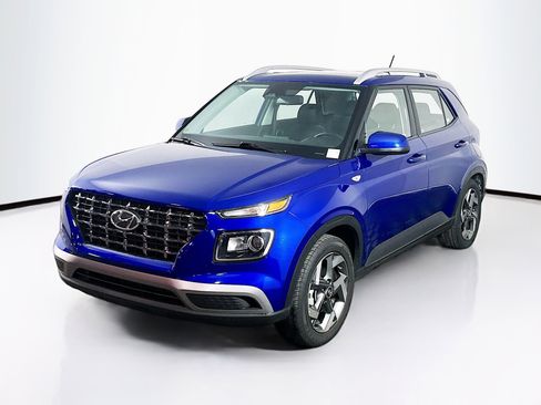 Used 2025 Hyundai Venue SEL FWD image 3