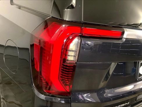 Used 2025 GMC Yukon Denali AWD/4WD image 27