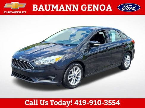 Used 2015 Ford Focus SE FWD image 1