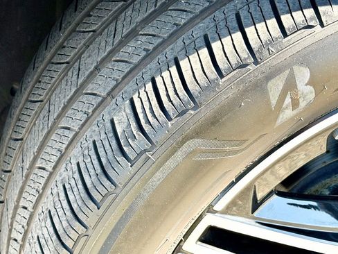 Certified 2025 Mercedes-Benz GLE 450e 4MATIC image 16