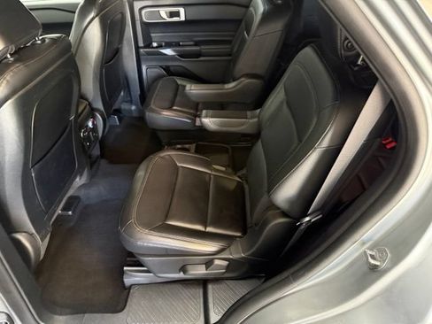 Used 2020 Ford Explorer XLT w/ Equipment Group 202A AWD/4WD image 35