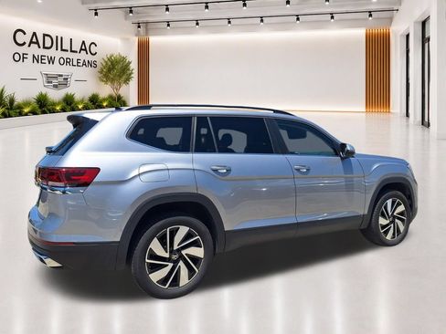 Used 2025 Volkswagen Atlas SE FWD image 3