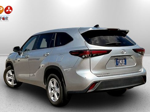 Used 2024 Toyota Highlander LE image 12