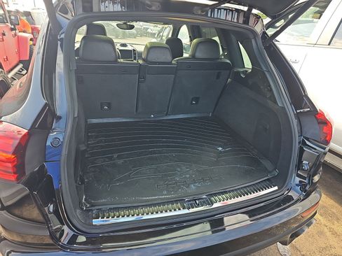 Used 2018 Mercedes-Benz E 400 E 400 w/ Premium 2 Package image 16