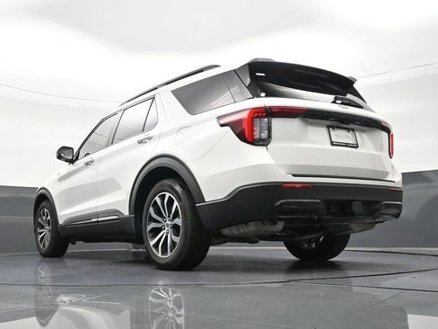 Used 2025 Ford Explorer ST-Line w/ Premium Package image 26