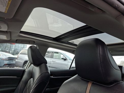 Used 2019 Toyota Camry XLE w/ Navigation Package image 14