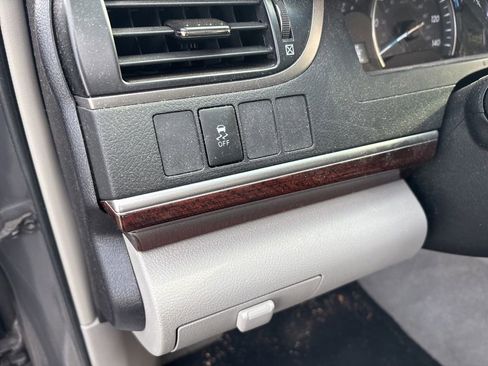 Used 2014 Toyota Camry XLE image 16