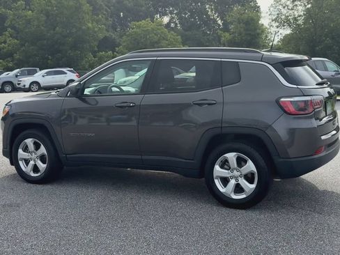 Used 2018 Jeep Compass Latitude w/ Popular Equipment Group FWD image 6