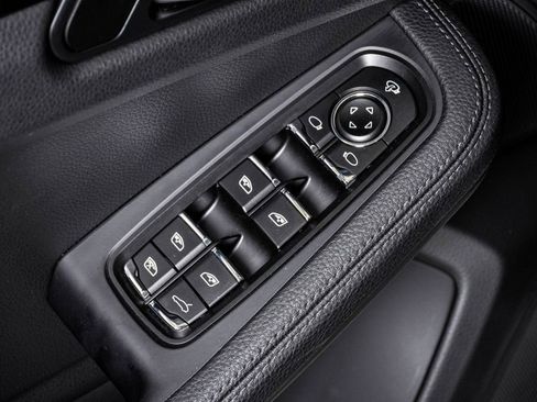 Certified 2026 Porsche Macan AWD/4WD image 26