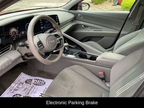 Used 2022 Hyundai Elantra SEL w/ Convenience Package FWD image 6