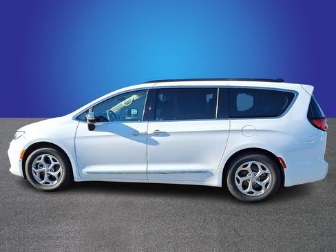 Used 2023 Chrysler Pacifica Limited FWD image 6