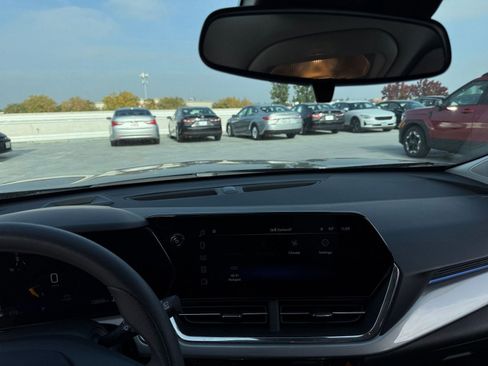 Used 2025 Chevrolet Trax LT image 17