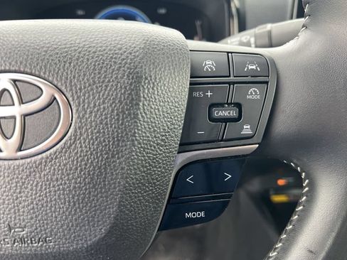 Used 2025 Toyota Camry SE FWD image 15