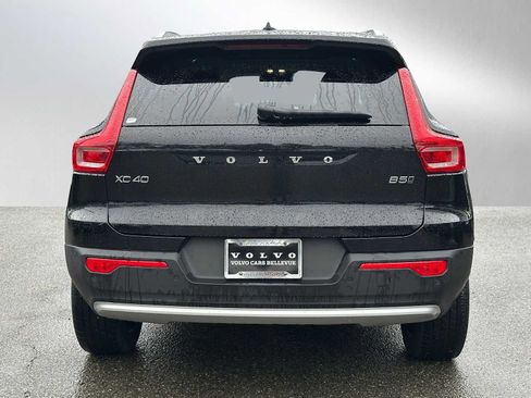 Used 2025 Volvo XC40 B5 Core w/ Protection Package Premier image 4