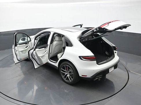 Certified 2023 Porsche Macan S AWD/4WD image 27