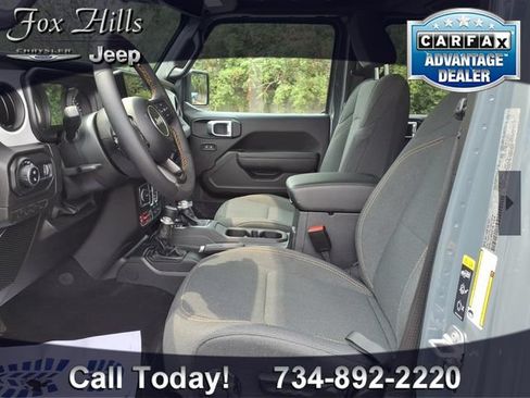 Used 2025 Jeep Gladiator Sport AWD/4WD image 15