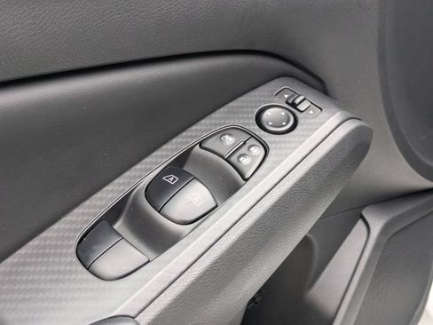 Used 2025 Nissan Altima 2.5 SV FWD image 13