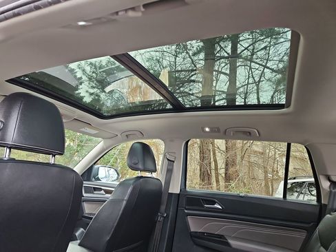 Used 2021 Volkswagen Atlas SE w/ Panoramic Sunroof Package image 22