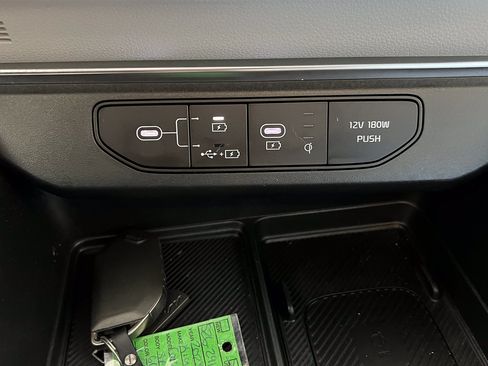 Used 2025 Kia Carnival SX FWD image 29