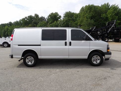Used 2023 GMC Savana 2500 w/ Driver Convenience Package RWD image 9