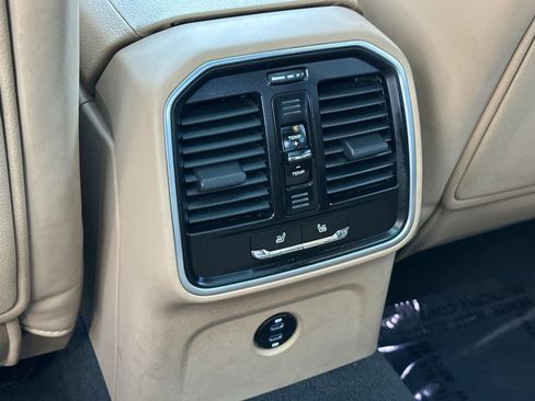 Certified 2025 Porsche Macan AWD/4WD image 14