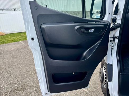 Used 2023 Mercedes-Benz Sprinter 3500 image 9