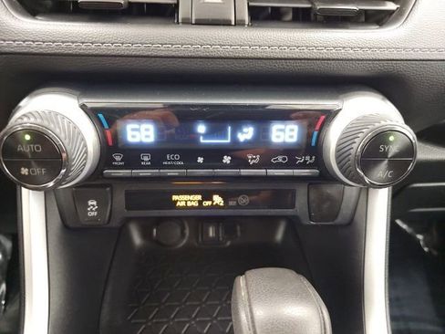 Certified 2020 Toyota RAV4 LE image 25