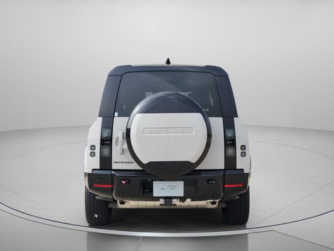 New 2026 Land Rover Defender 130 X-Dynamic SE AWD/4WD image 4