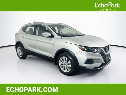 Used 2021 Nissan Rogue Sport SV FWD image 1