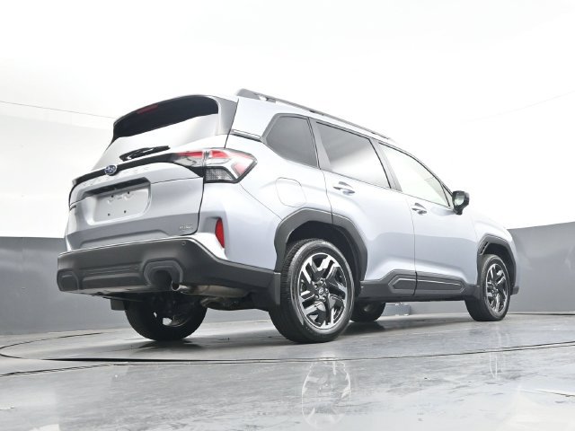 Used 2025 Subaru Forester Limited AWD/4WD image 33
