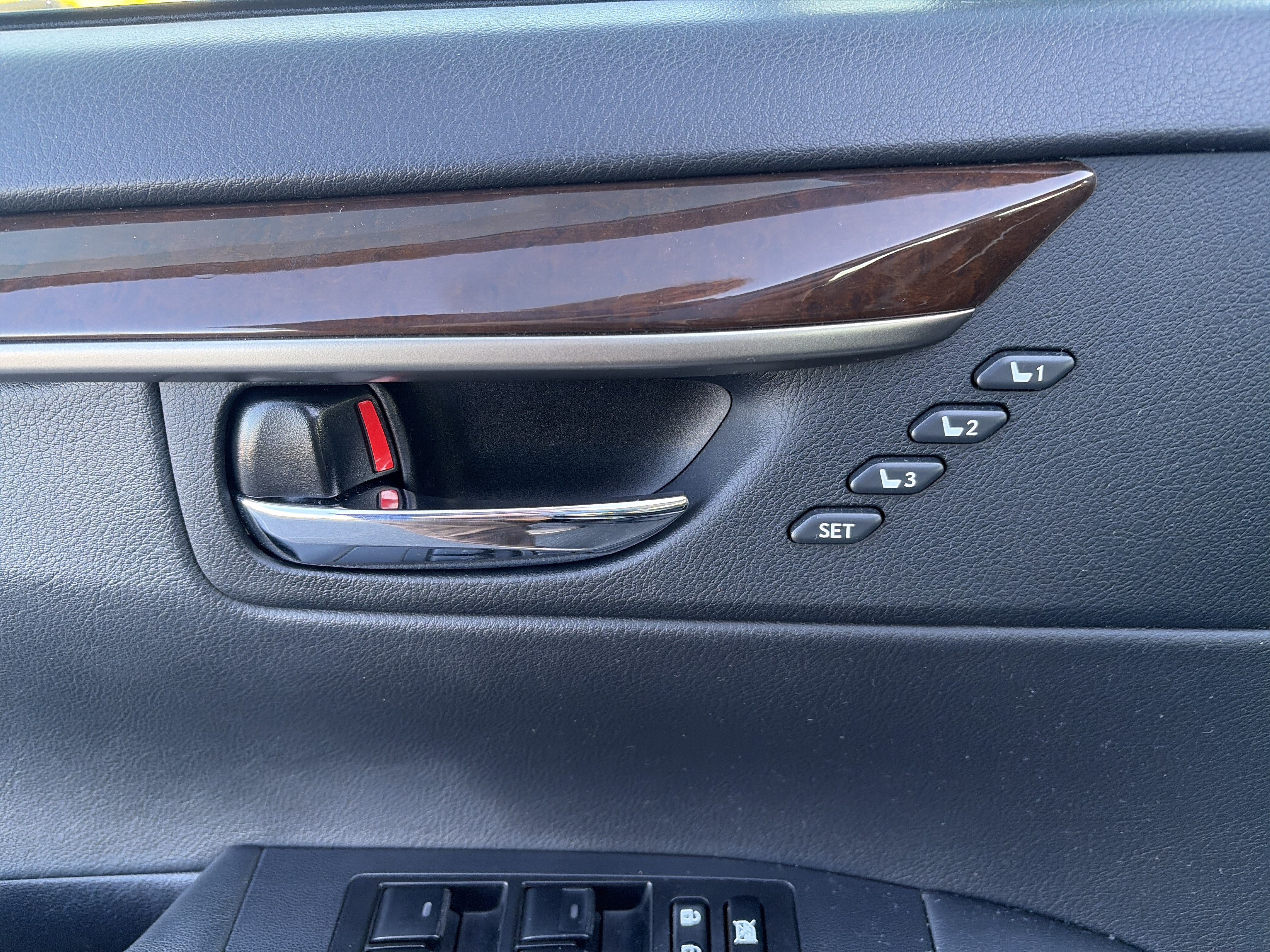 Used 2014 Lexus ES 350 w/ Luxury Package FWD image 12