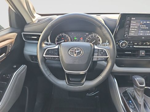 Used 2022 Toyota Highlander Limited FWD image 44