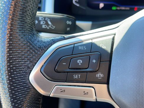 Used 2020 Volkswagen Atlas Cross Sport SEL R-Line AWD/4WD image 19