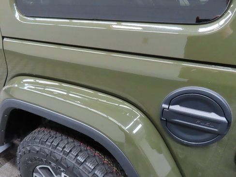 Used 2024 Jeep Wrangler Unlimited Sahara w/ Technology Group image 37