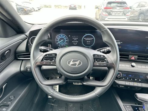 Used 2025 Hyundai Elantra SEL FWD image 14