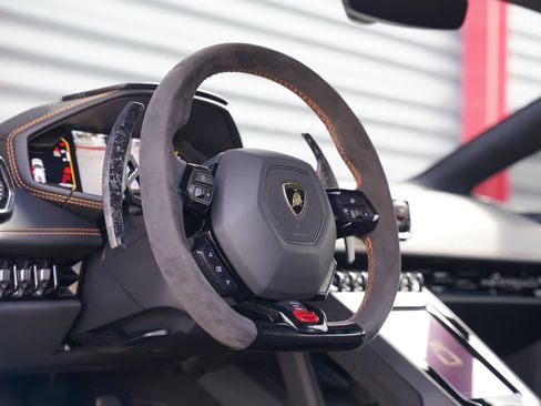 Used 2021 Lamborghini Huracan EVO image 53