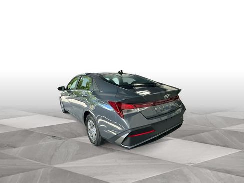 Used 2026 Hyundai Elantra SE FWD image 6